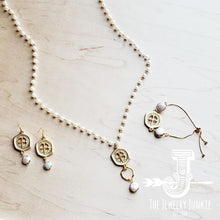 Load image into Gallery viewer, Pearl Necklace w/ Matte Gold Medallion Pearl Pendant